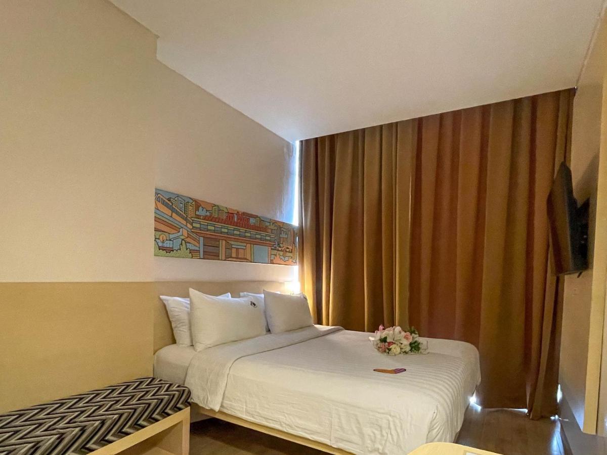 Hotel Maxone Premier Melawai Jakarta Exterior foto