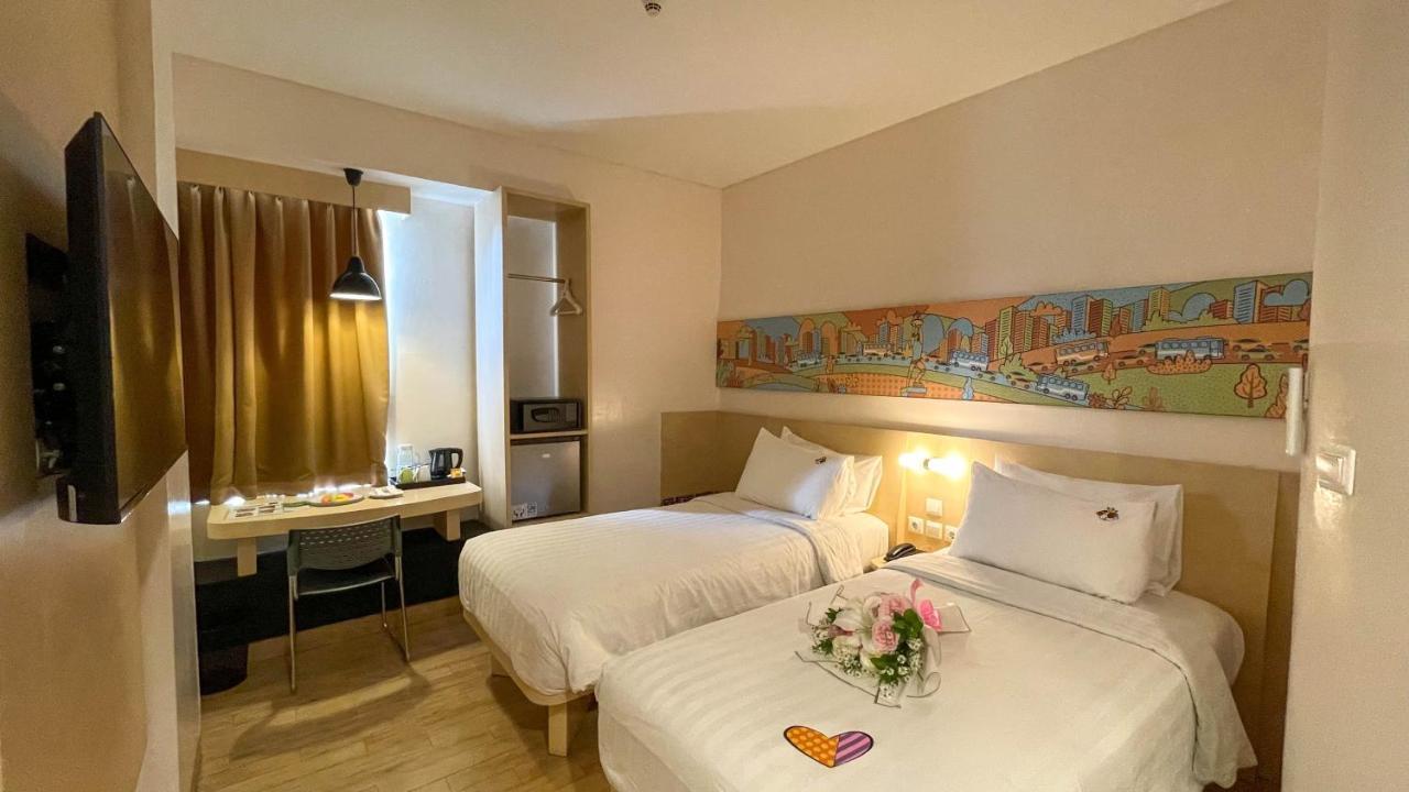 Hotel Maxone Premier Melawai Jakarta Exterior foto
