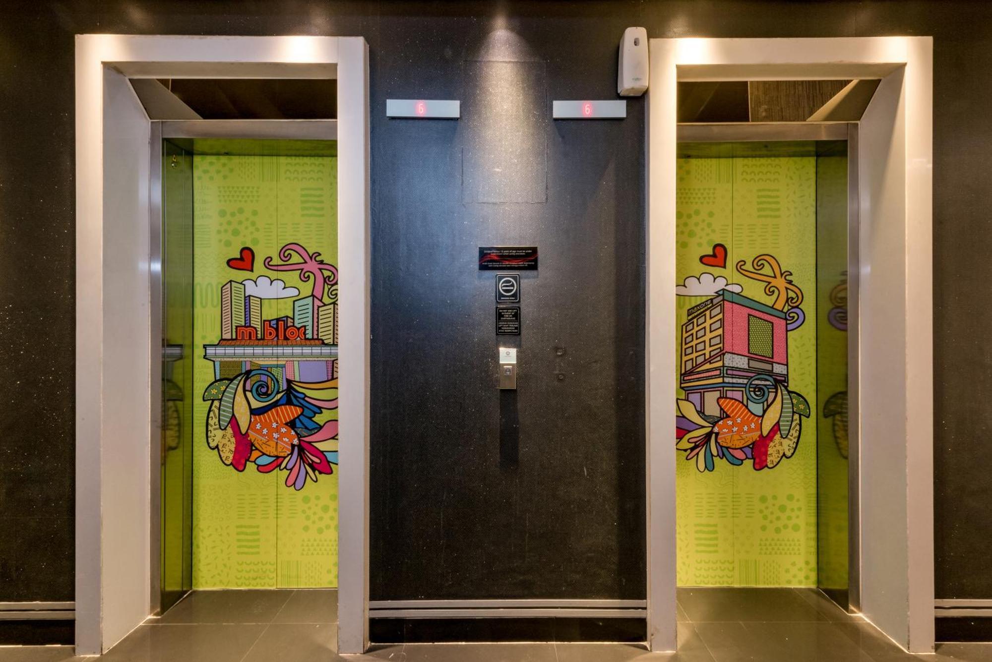 Hotel Maxone Premier Melawai Jakarta Exterior foto