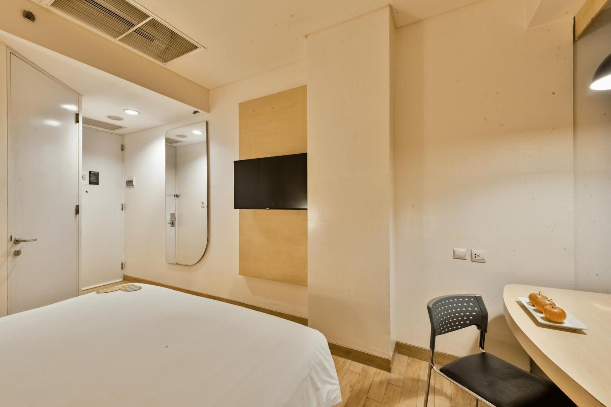 Hotel Maxone Premier Melawai Jakarta Exterior foto