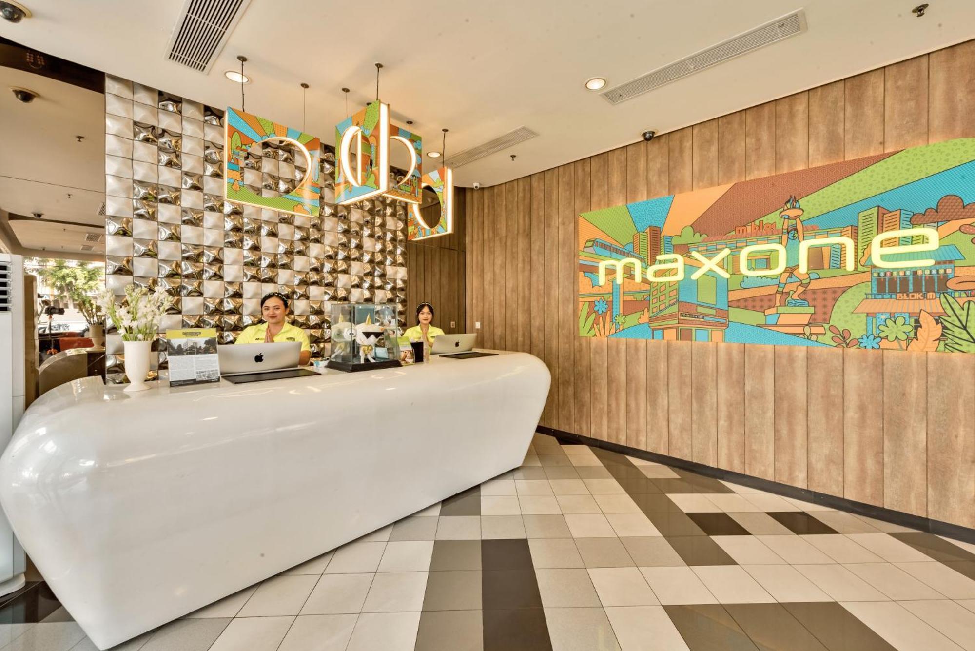 Hotel Maxone Premier Melawai Jakarta Exterior foto