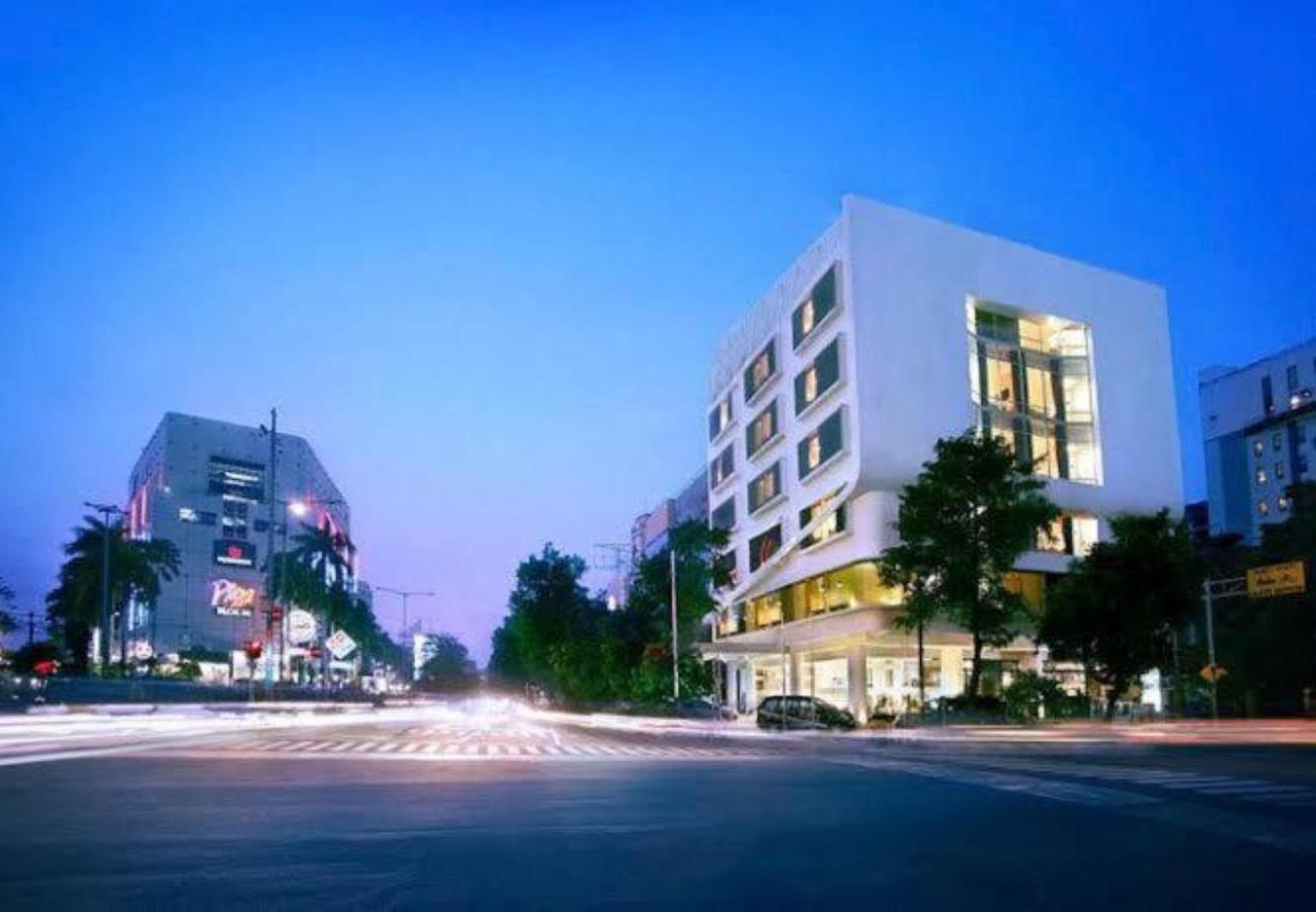 Hotel Maxone Premier Melawai Jakarta Exterior foto